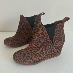 Women’s TOMS 6.5 Kelsey Leopard‎ Wedge Boots
